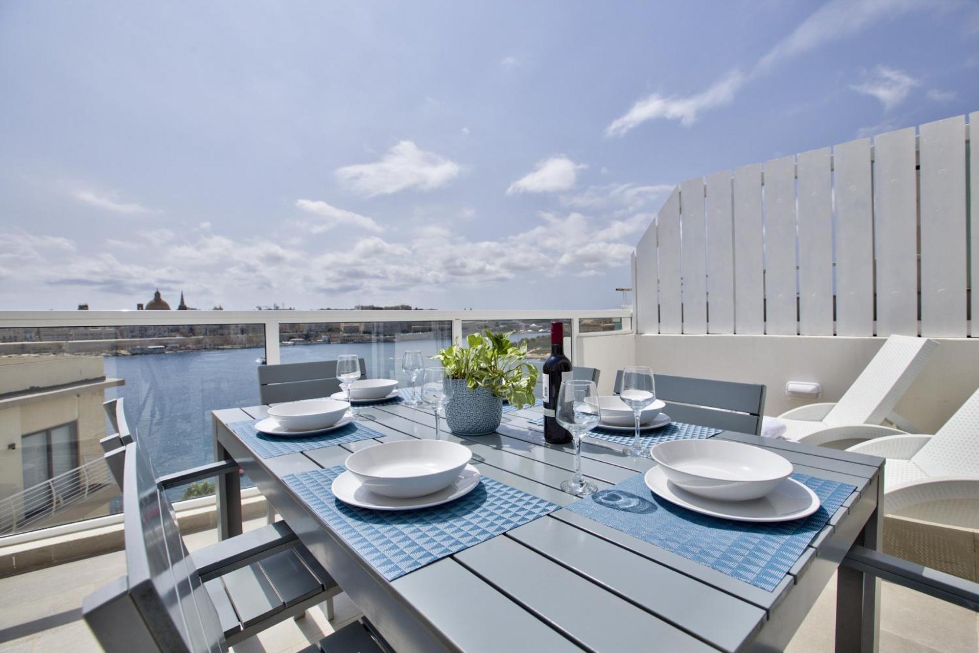 Bastions Seaview Apartments And Duplex Penthouse In Sliema By Shortletsmalta Extérieur photo
