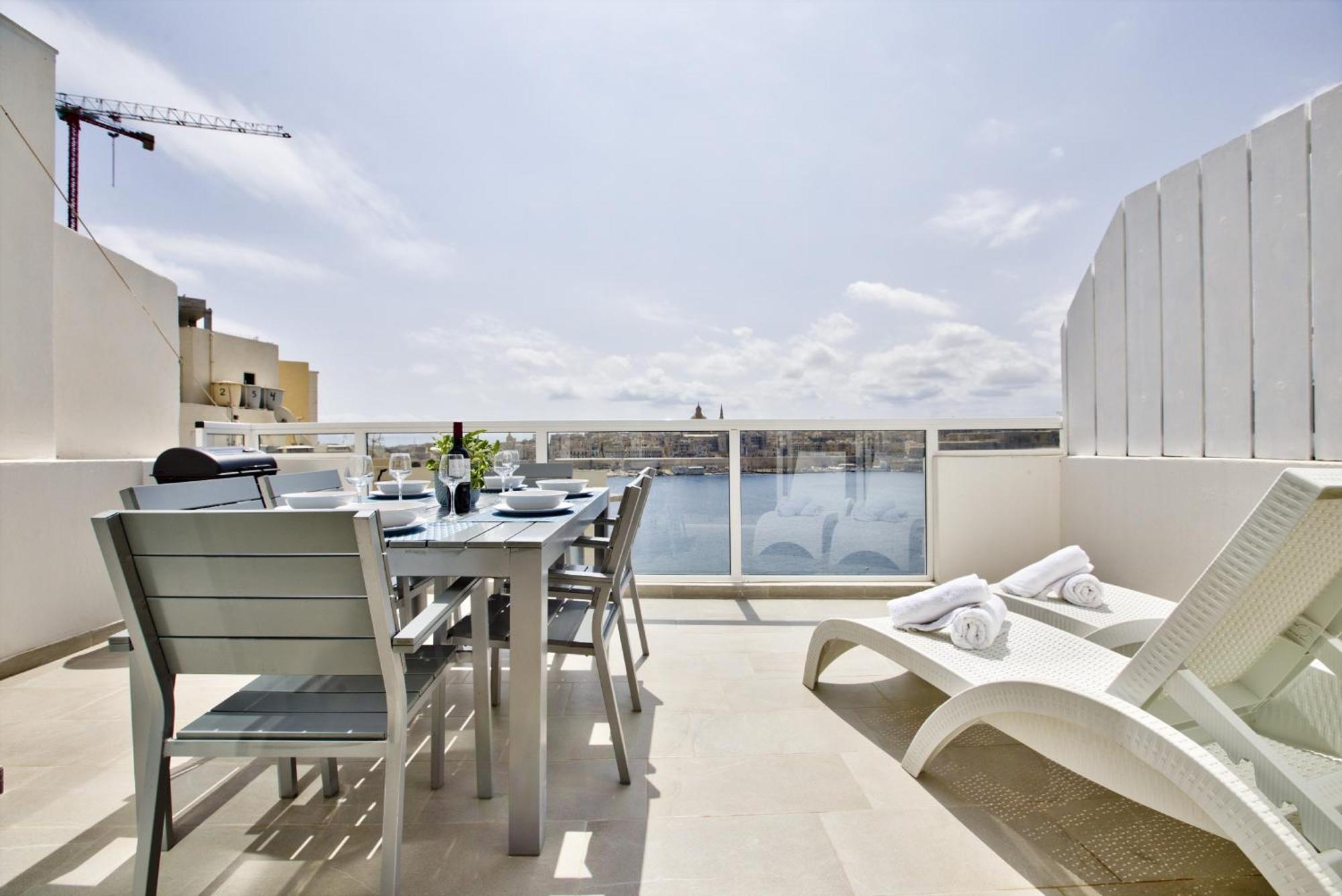 Bastions Seaview Apartments And Duplex Penthouse In Sliema By Shortletsmalta Extérieur photo