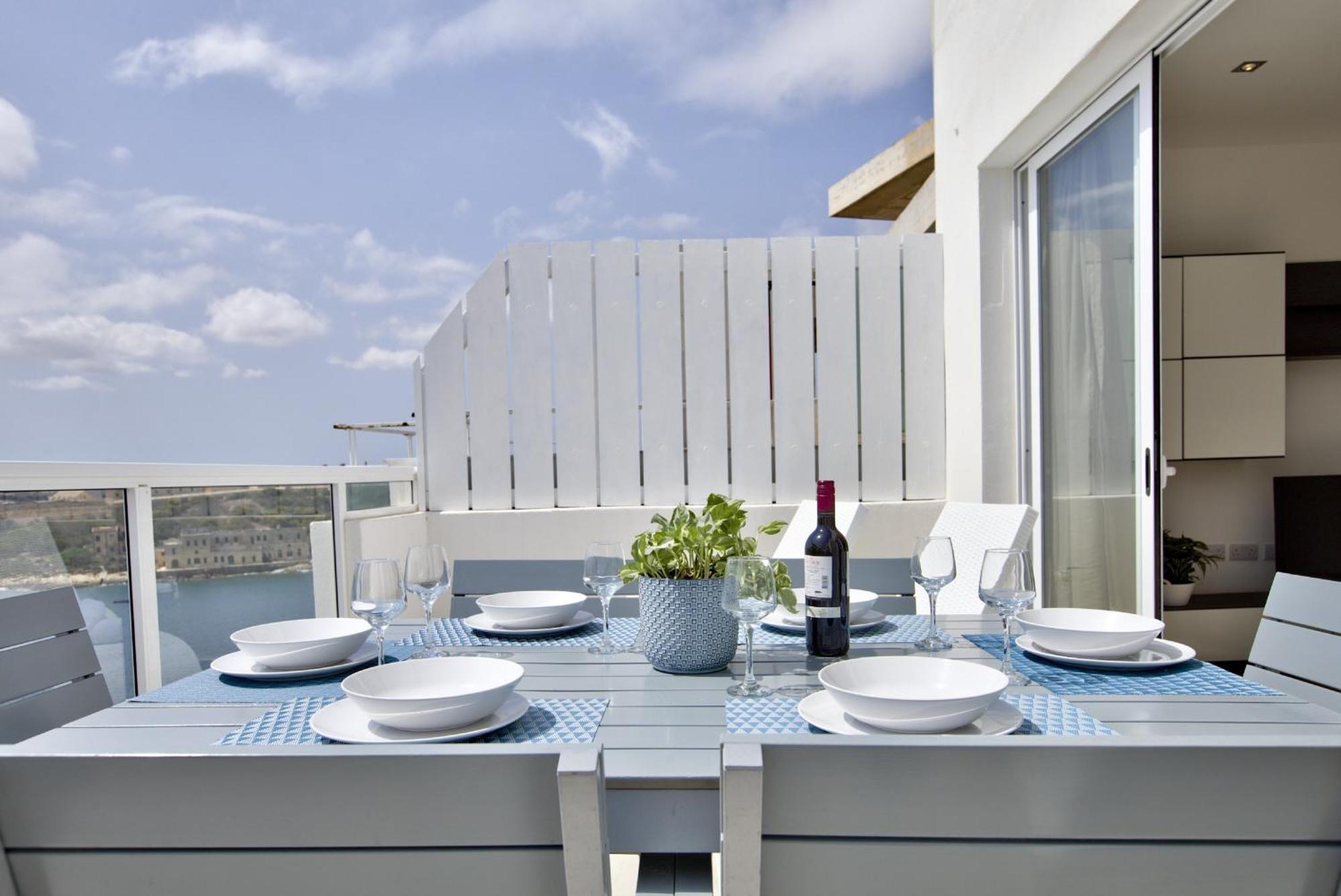 Bastions Seaview Apartments And Duplex Penthouse In Sliema By Shortletsmalta Extérieur photo