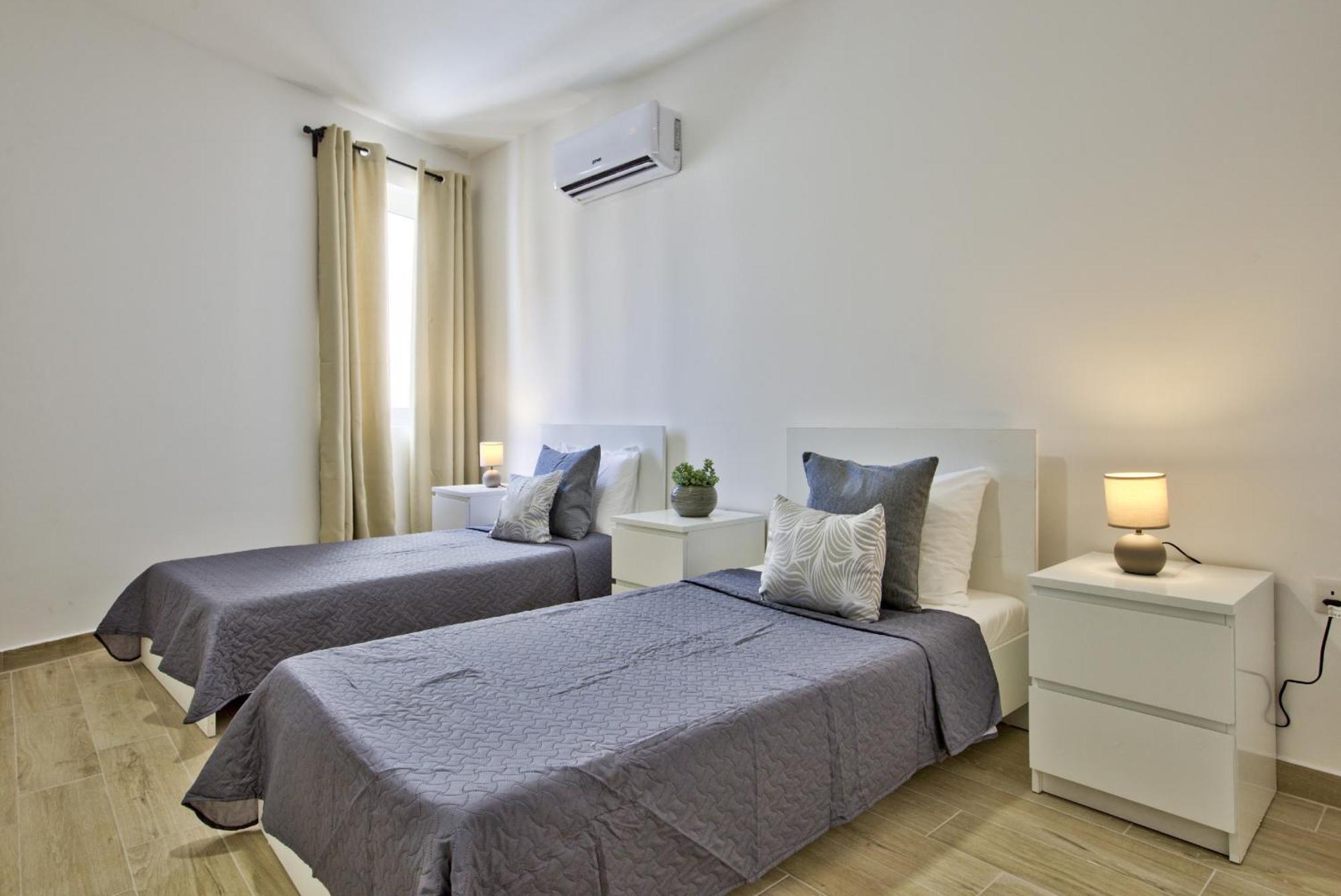 Bastions Seaview Apartments And Duplex Penthouse In Sliema By Shortletsmalta Extérieur photo