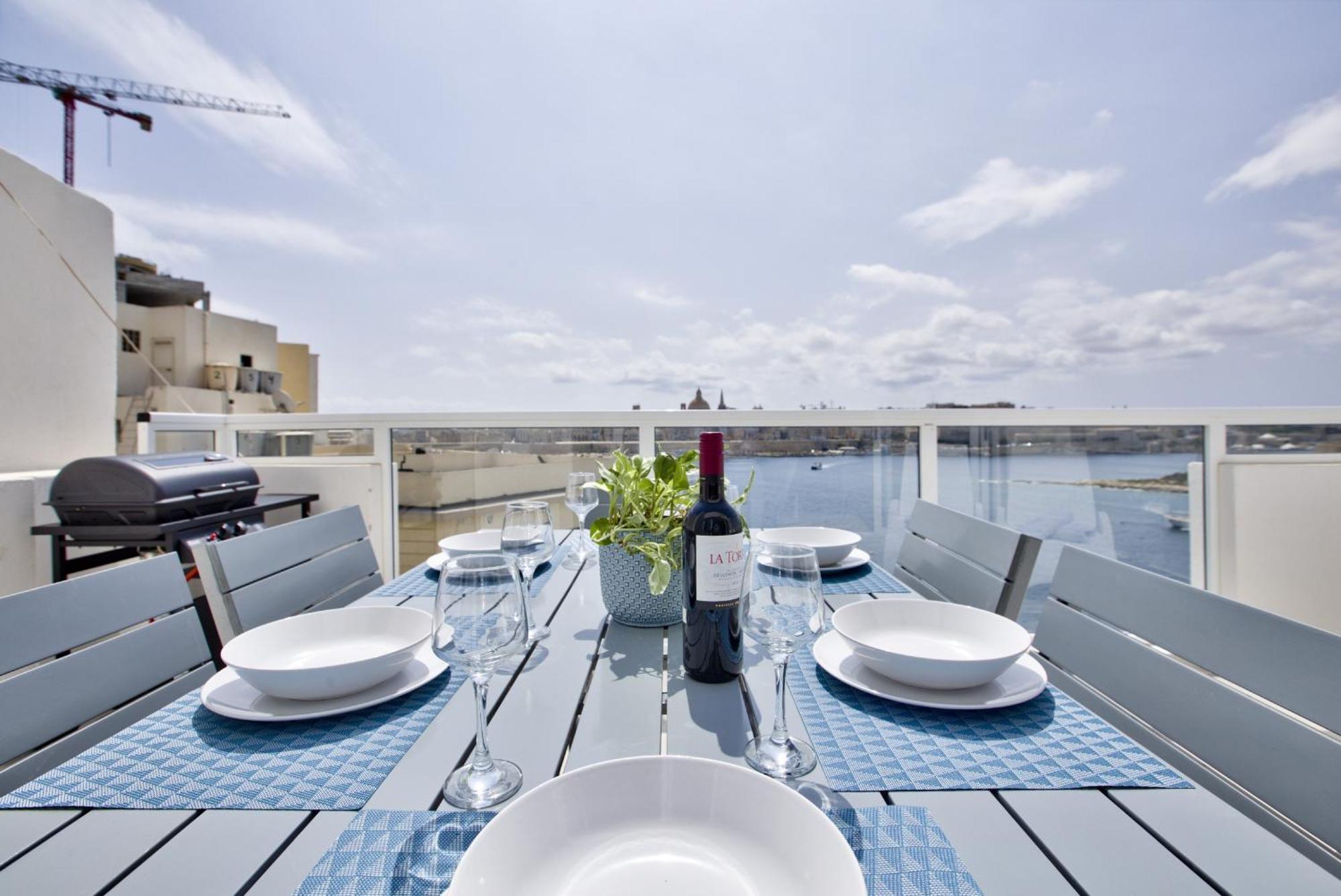 Bastions Seaview Apartments And Duplex Penthouse In Sliema By Shortletsmalta Extérieur photo