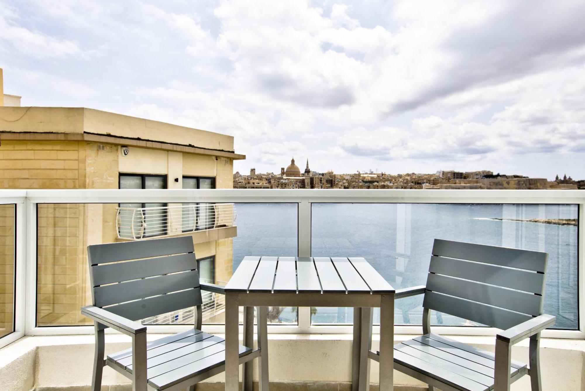 Bastions Seaview Apartments And Duplex Penthouse In Sliema By Shortletsmalta Extérieur photo