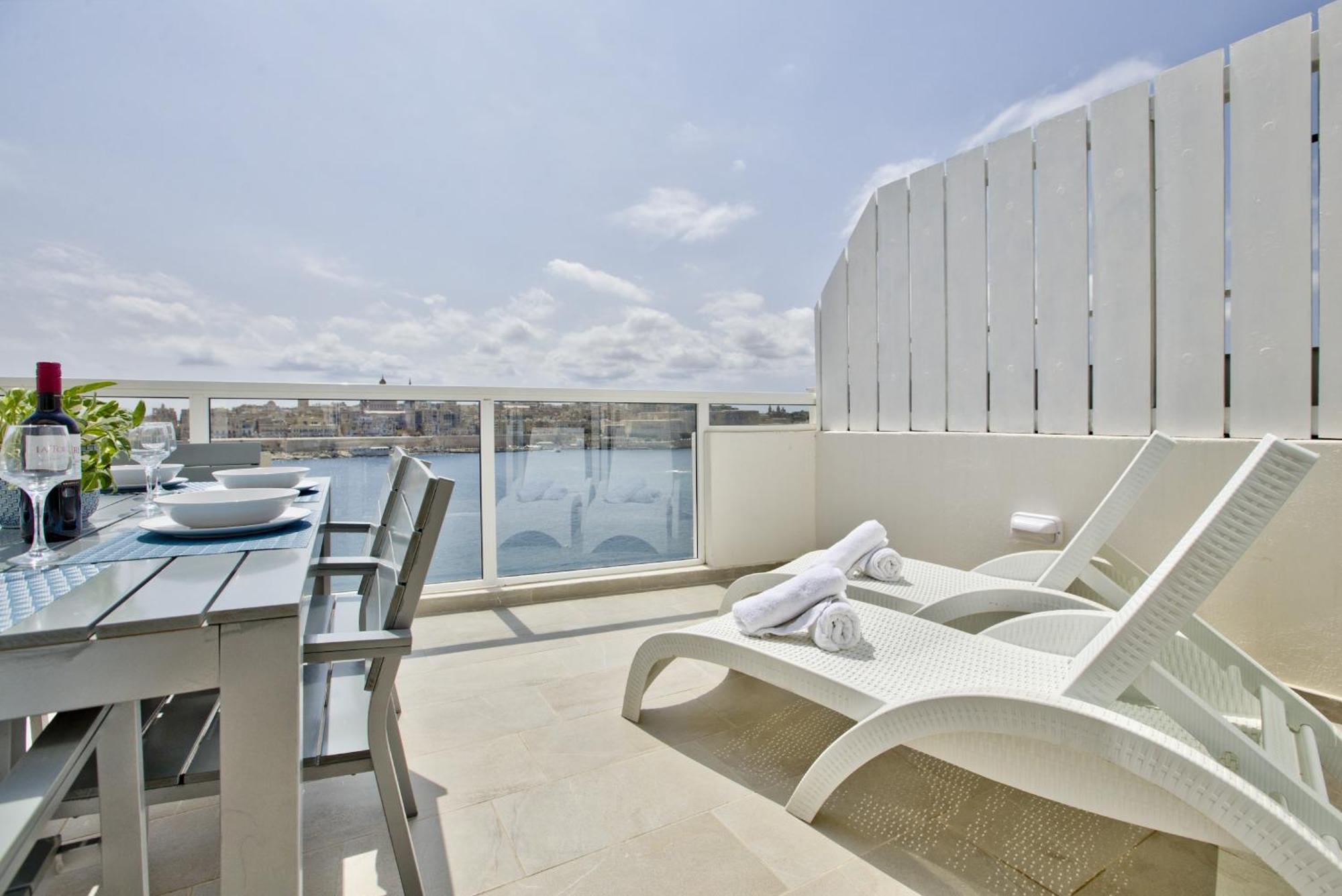 Bastions Seaview Apartments And Duplex Penthouse In Sliema By Shortletsmalta Extérieur photo